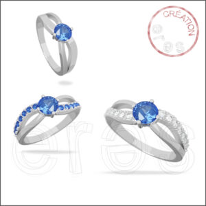 Bague en or gris, saphir central